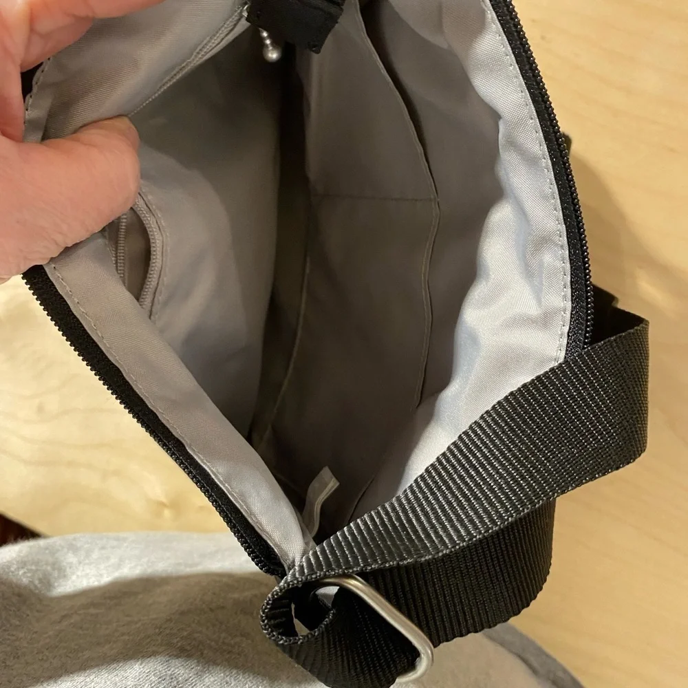 Baggallini Black Crossbody Bag (QD)